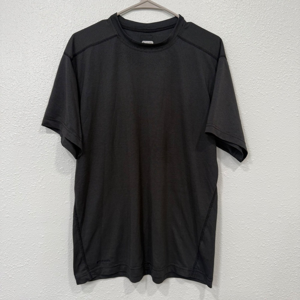 Columbia Titanium Mens Performance T-Shirt Gray Textured Short Sleeve Hiking M
